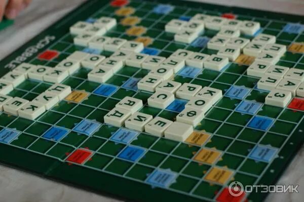 Скрабл настольная. Настольная игра mattel scrabble y9618. Скрабл игра 5+. 13 апреля день настольной игры скрэббл. День игры скрэббл.
