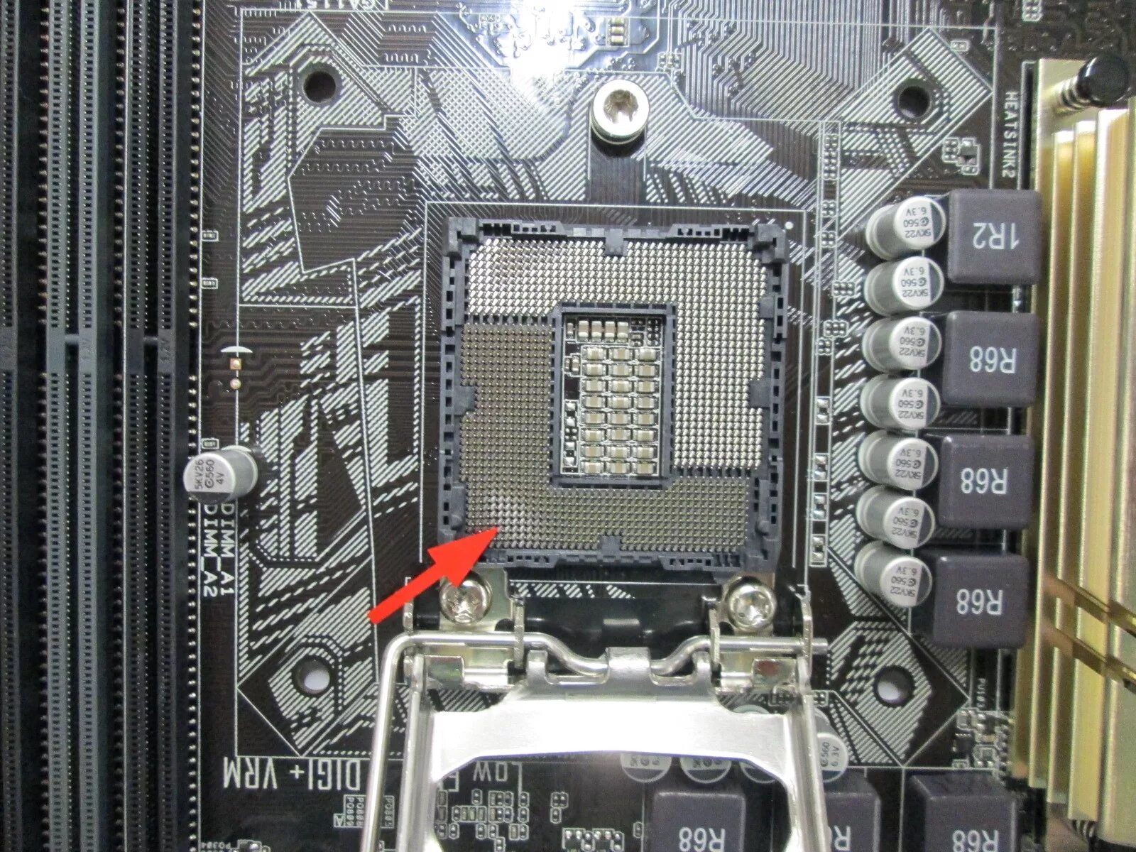 Lga1700 материнки. LGA 1700. Сокет процессора LGA 1700. Гнутый сокет lga1700.