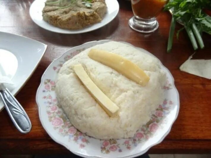 Мамалыга очамчирская. Национальная кухня абхазии мамалыга. Мамалыга по абхазски фото. Мамалыга абыста. Мамалыга абыста.