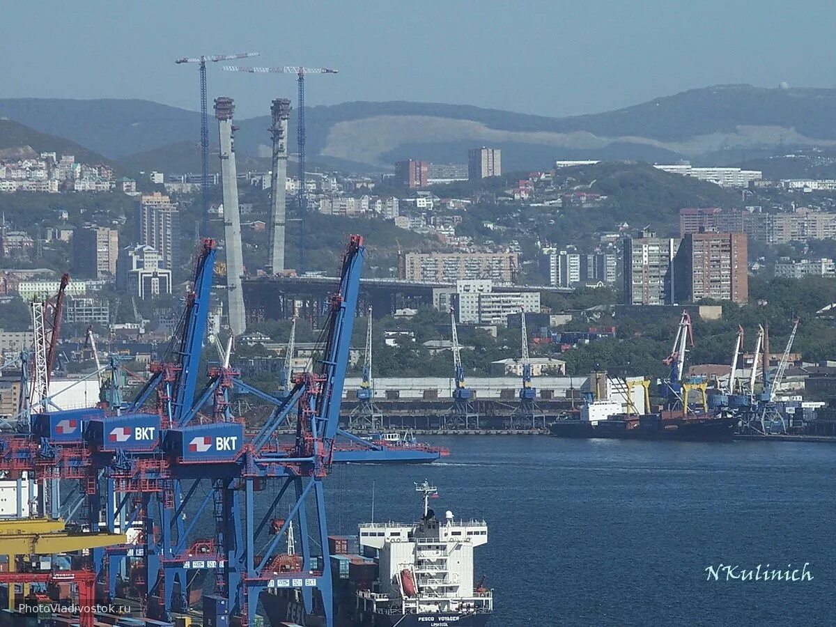 Веб владивостока. Владивосток. Владивосток фото. Порт Владивосток. Портовый город за Владивостоком.