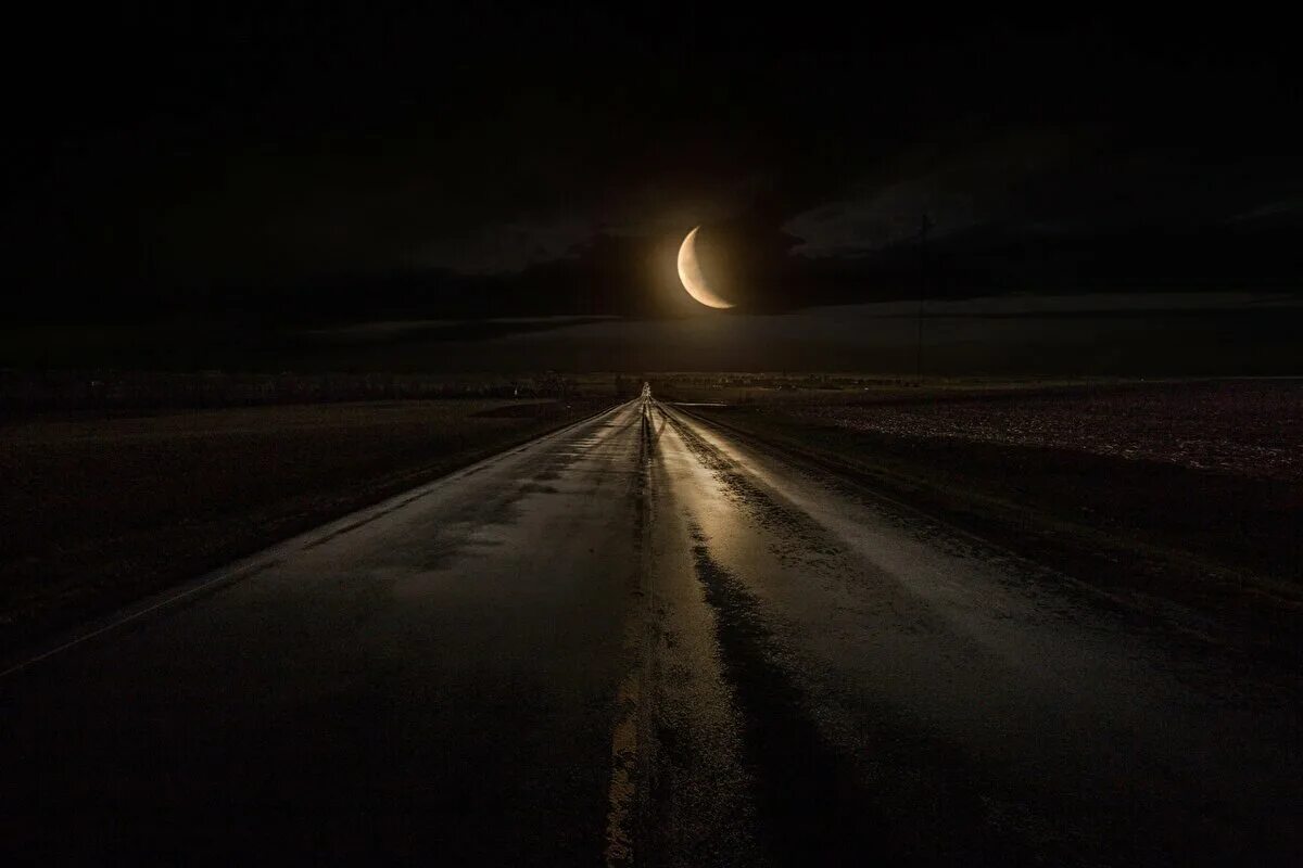 Ночная дорога. Лунная дорога. Дорога в темноте. Дорога к Луне.