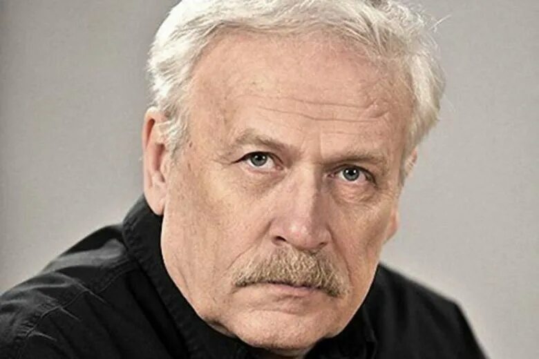 Умершие в возрасте 55. Клу гулагер однажды в голливуде. Умершие в возрасте 55. Клу гулагер однажды в голливуде. Пономаренко юморист.