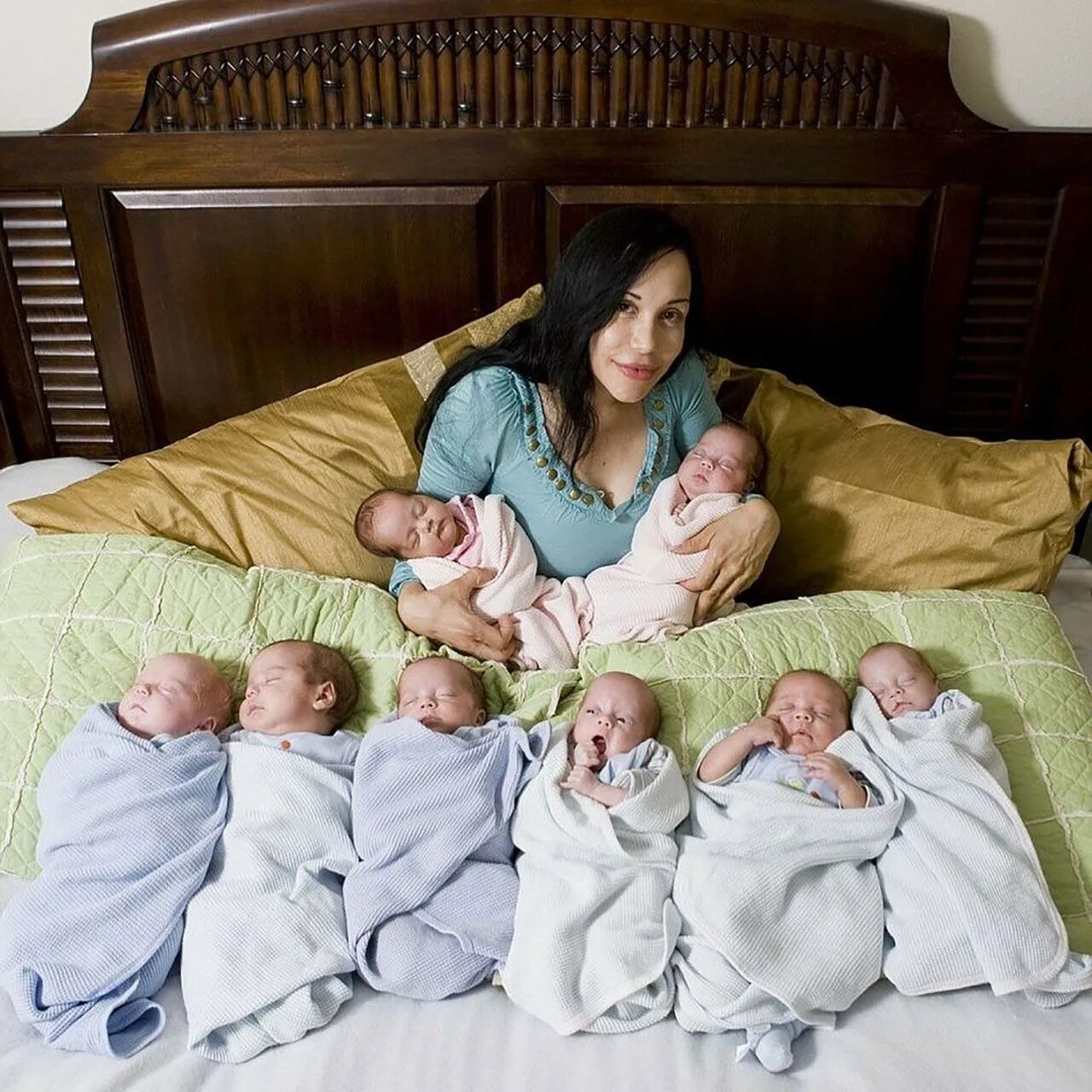 Рождения четверых детей. Восьмерняшки Нади Сулейман.