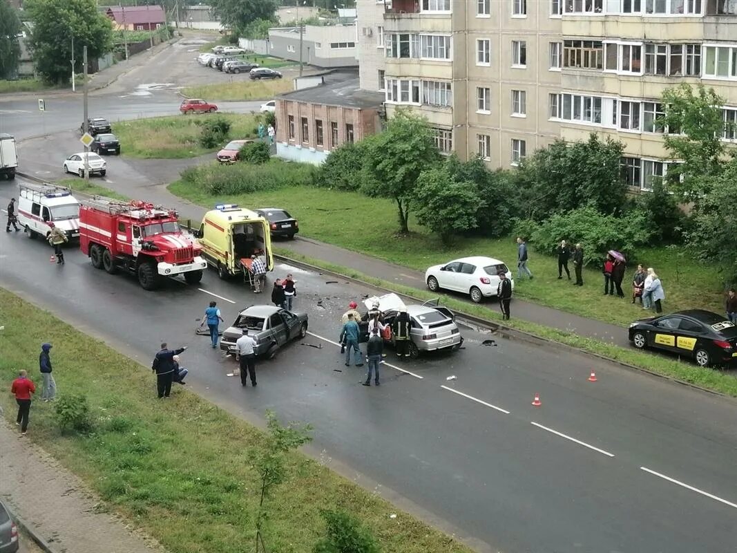 Авария в костроме с ребенком. Происшествие в Костроме. Авария на Костромском проспекте.