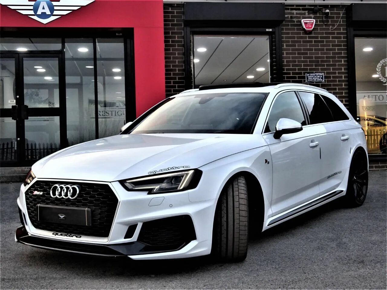 Ауди оцинкованная. Audi rs6 White. Ауди рс6 Авант белая. Audi rs4 avant 2021 белый. Audi rs6 avant White.