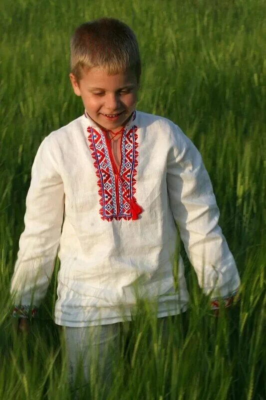 Мальчики древней руси. Славянские дети. Старославянский костюм для мальчика. Славянский мальчик. Славянская внешность мальчика.