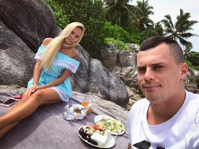 Барзиков не может скрыть симпатию к Самониной? http://nash-dom2.su/novosti-dom-2