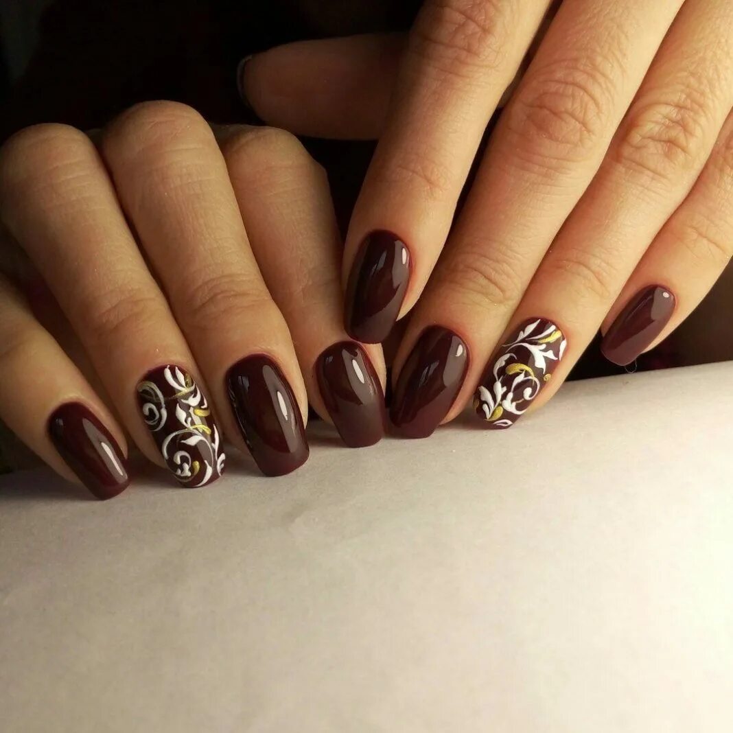 шеллак коричневый. маникюр на короткие ногти коричневые тона. шоколадный маникюр. шеллак коричневый. коричневый маникюр на короткие ногти.