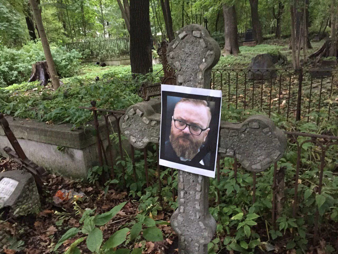 Гробы на санях: в Печоре умерших не могут достойно похоронить из-за нечищенных д
