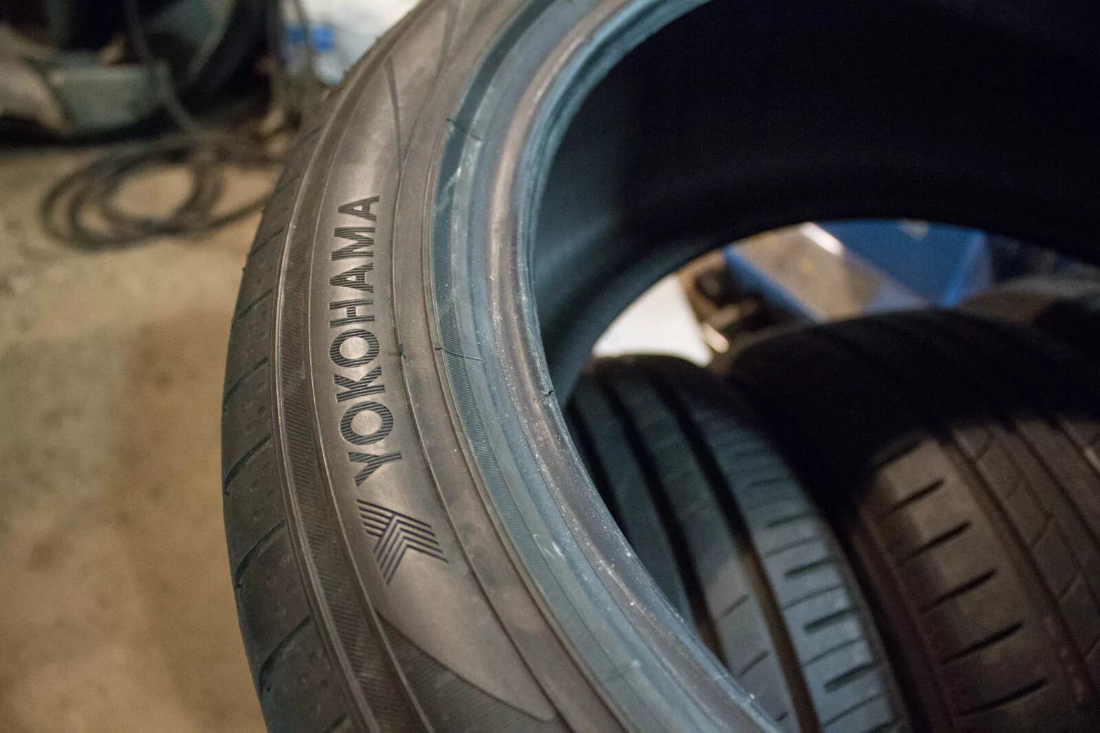 Йокогама r17 лето. Yokohama ae50 225/45 r17. Yokohama BLUEARTH ae50. Yokohama BLUEARTH-A 225 45 17. Yokohama BLUEARTH ae50 225/45 r17 94w.