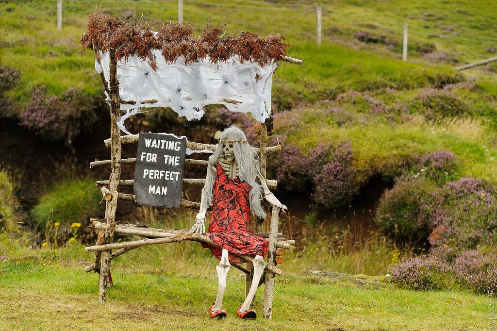 Waiting. Картинка wait. Waiting for an available. Waiting for an available. We will send your product as soon as possible перевести.