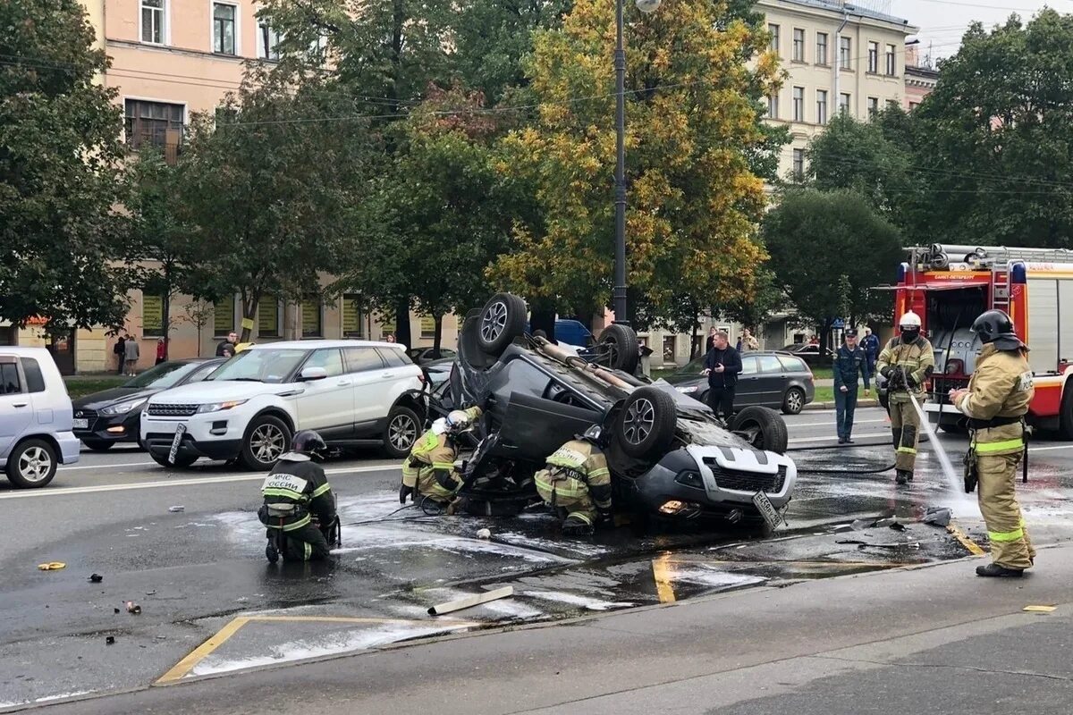 Происшествия спб. Авария на большом проспекте Васильевского острова вчера. ДТП на большом проспекте Васильевского. ДТП на Васильевском острове сегодня на большом проспекте. ДТП на Васильевском острове.