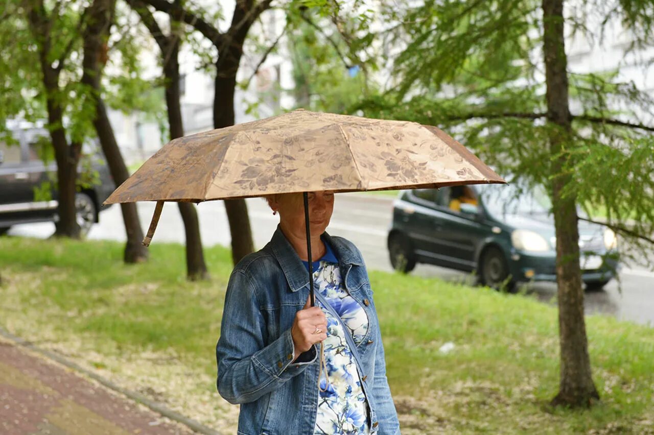 Хабаровск погода на неделю 14 дней. Фотосессия под дождем. Дождливая погода. Дождливый Хабаровск. Три дня дождя фото.