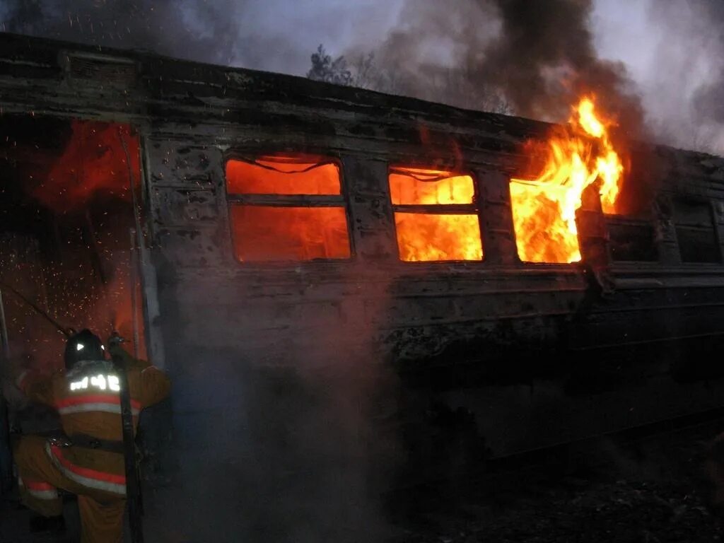 При пожаре в вагоне поезда