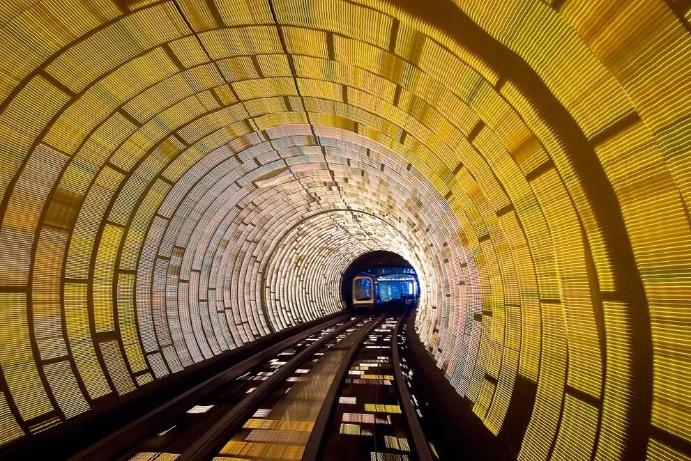 Построить метро самому. Тоннель бунд, Шанхай, Китай. The Bund Sightseeing tunnel станция метро. The Bund Sightseeing tunnel Шанхай. Шанхай метро красивые станции.