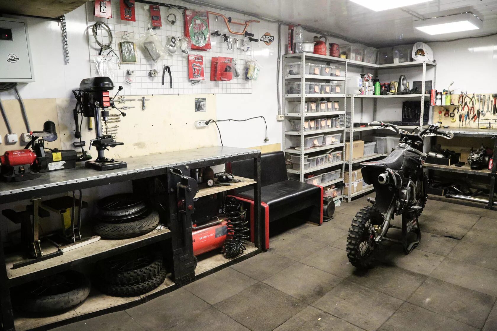 Ремонтная мотоциклов. Оборудование для мотосервиса. Мотосервис. Сервис мотоциклов. Ремонт мотоциклов.