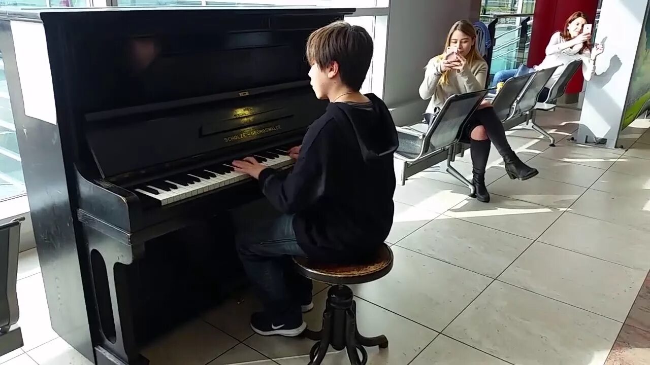 Музыкант фортепиано. Игра на рояле. Пианино видео. Becker bdp-92w. Пианино видео.