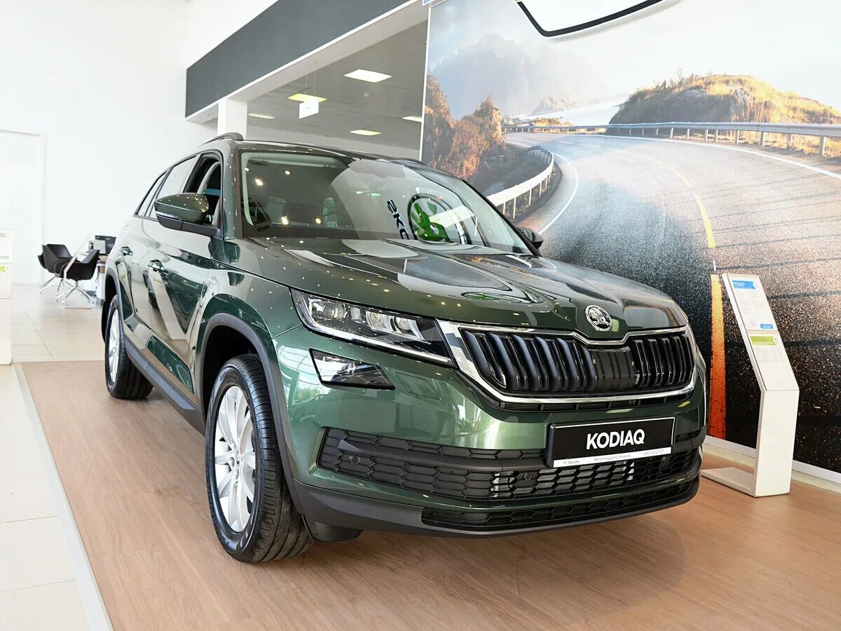 Купить шкоду кодиак у официального. Skoda Kodiaq 2020. Skoda Kodiaq 2017. Skoda Kodiaq 2020 зеленый. Шкода Кодиак 2018.