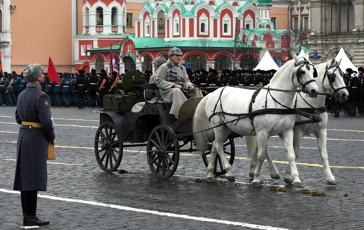 Что будет 23 февраля в москве. Тачанки на красной площади. Парад в Москве 7 ноября 1941. Тачанка на параде. Парад на 23 февраля в Москве.