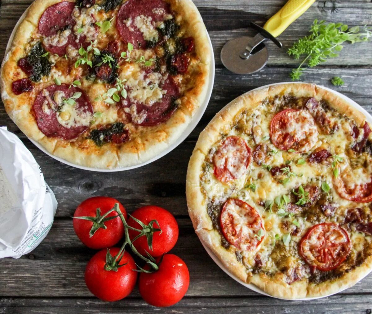 Рецепты итальянской домашней кухни. Итальянская пицца. Приготовление итальянской пиццы. Пицца итальянская домашняя. Итальянская пицца в духовке.
