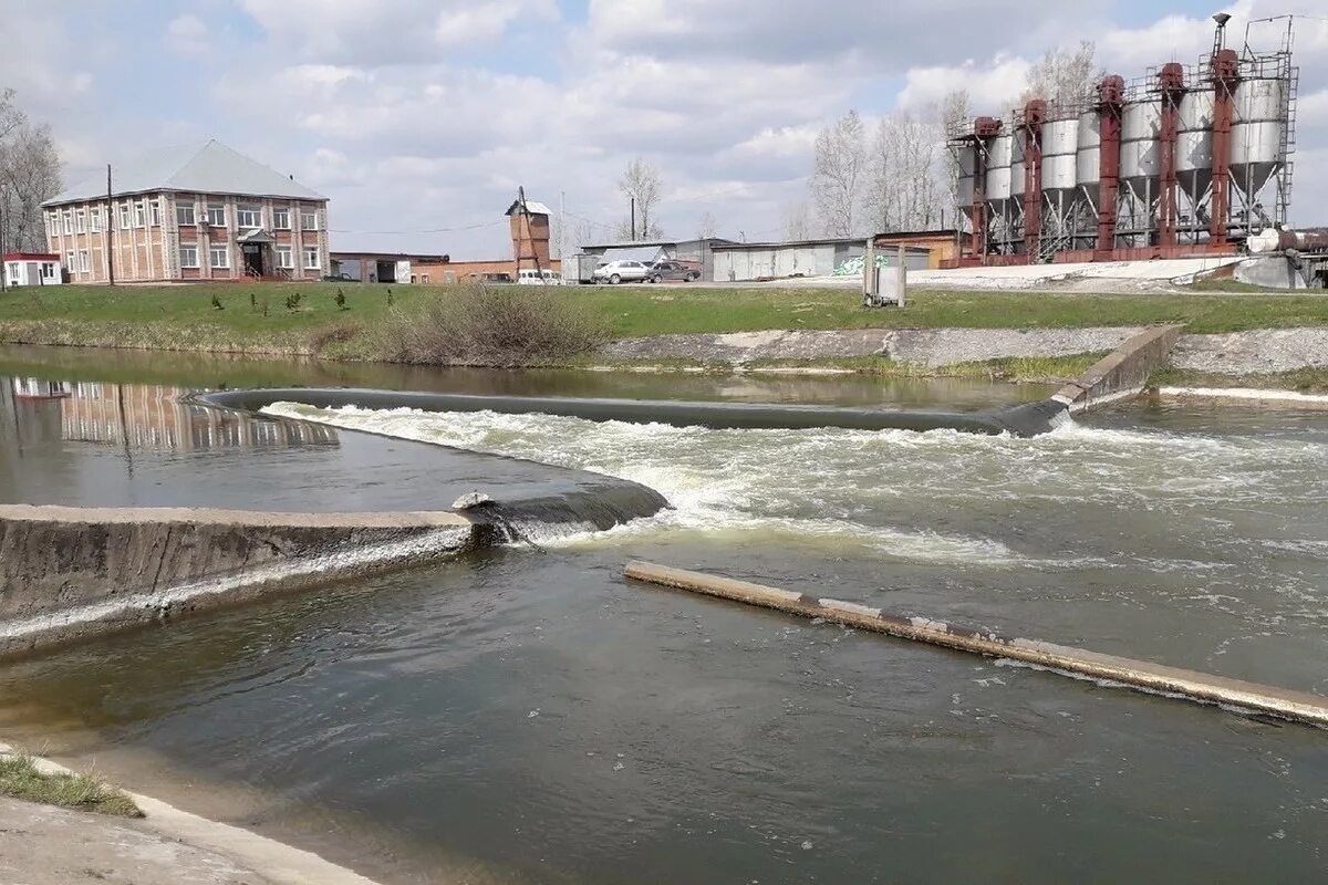 Грэс мыски снять. Беловское водохранилище грэс. технологический канал беловской грэс. беловская дамба грэс. гресс беловский инской водоём.