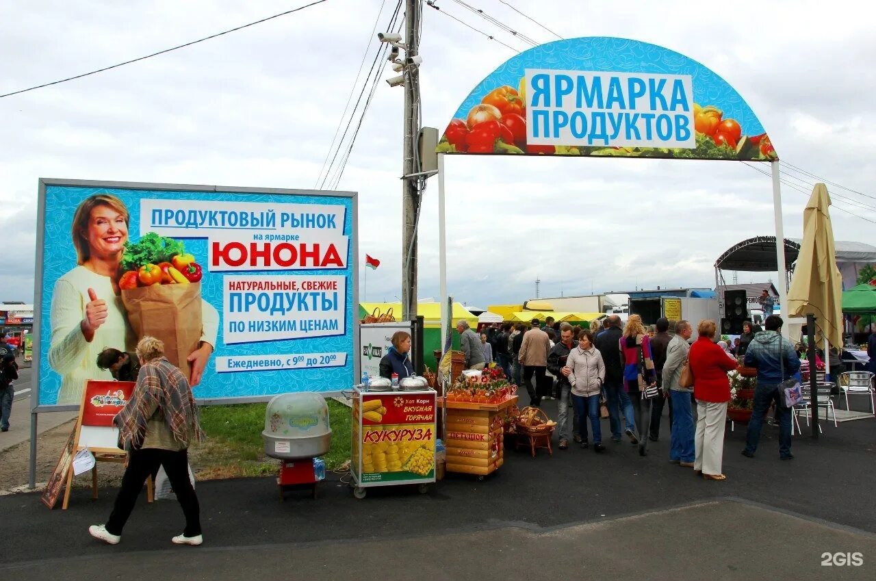 новогодняя ярмарка на конюшенной площади. адреса ярмарок в санкт петербурге. рождественская ярмарка на манежной площади и малой садовой улице. выставка ярмарка спб. санкт петербург новый год ярмарка.