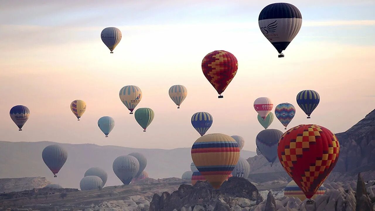 Каппадокия воздушные шары цена 2024. Каппадокия фестиваль воздушных шаров. Полет на воздушном шаре Турция Каппадокия. Турция Каппадокия воздушные шары фестиваль. Фестиваль воздушных шаров в Каппадокии 2020.
