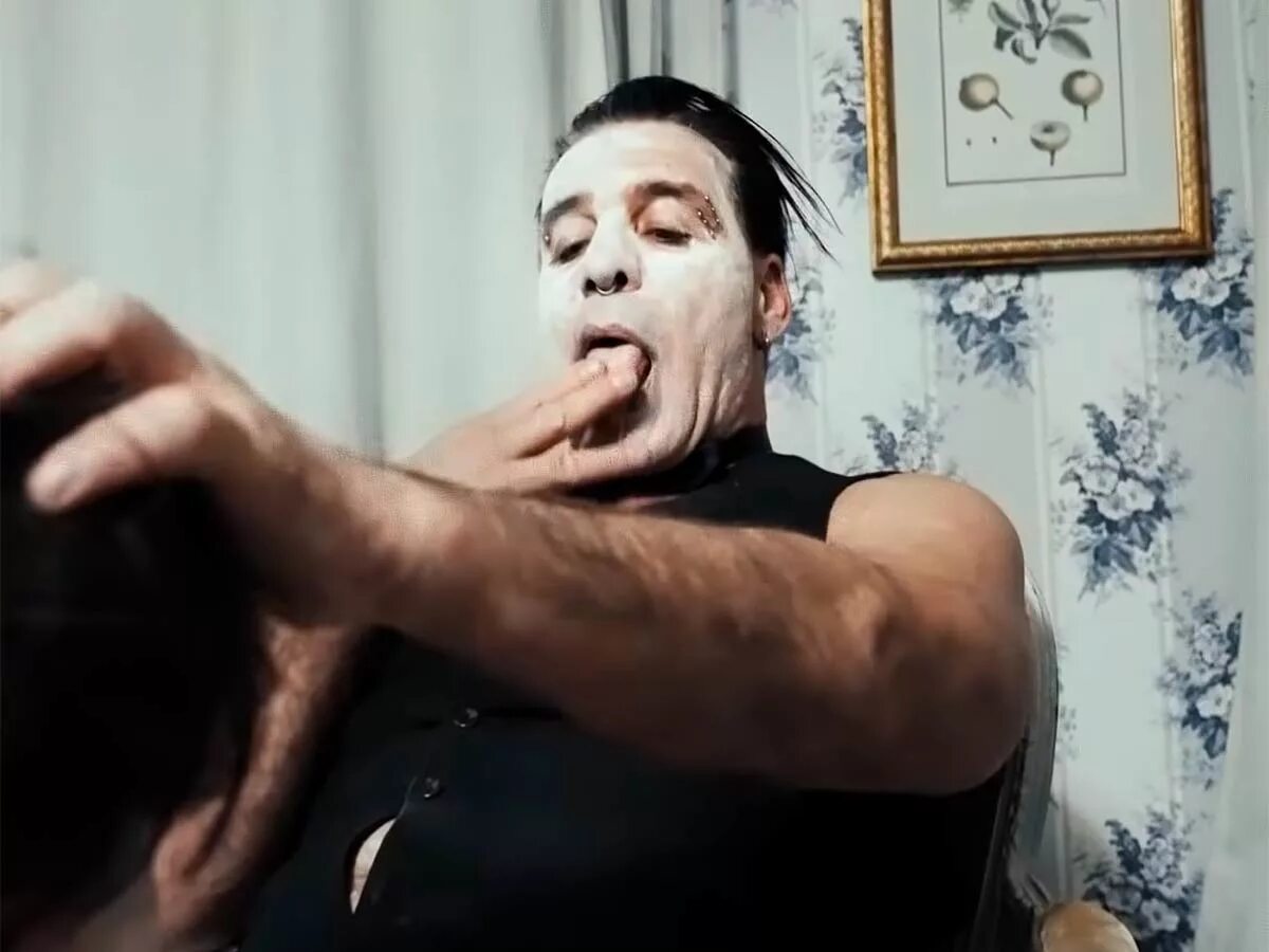 Рамштайн клип с русскими. Till Lindemann. Тиль солист рамштайн. Рамштайн Тилль Линдеманн.