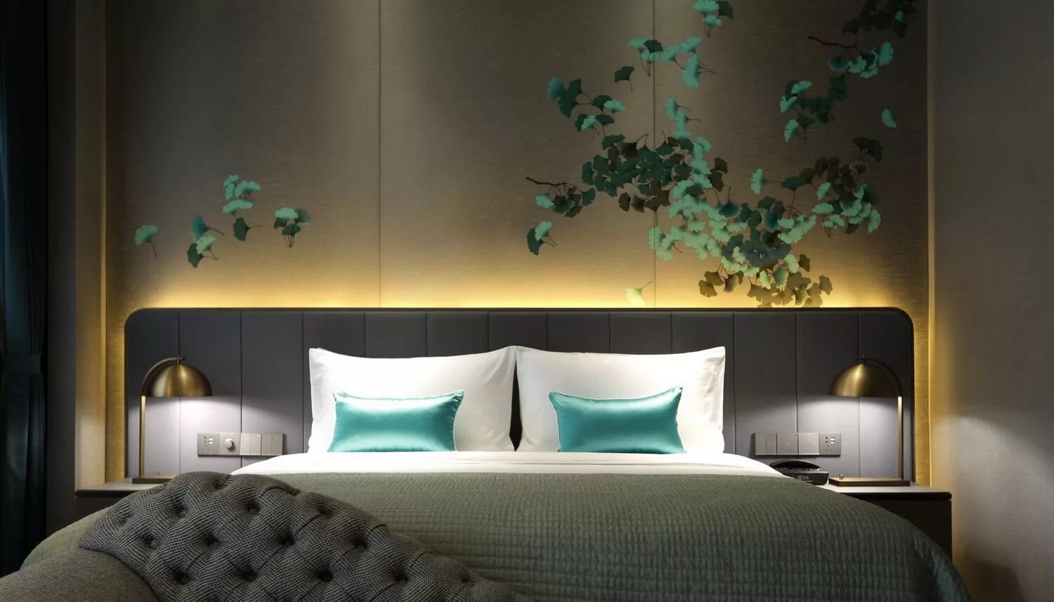 Подсветка изголовья. Подсветка изголовья. Кровать с подсветкой в изголовье. Спальня с деревянными рейками. Подсветка за изголовьем кровати.