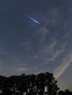 По нашему небу летают кометы