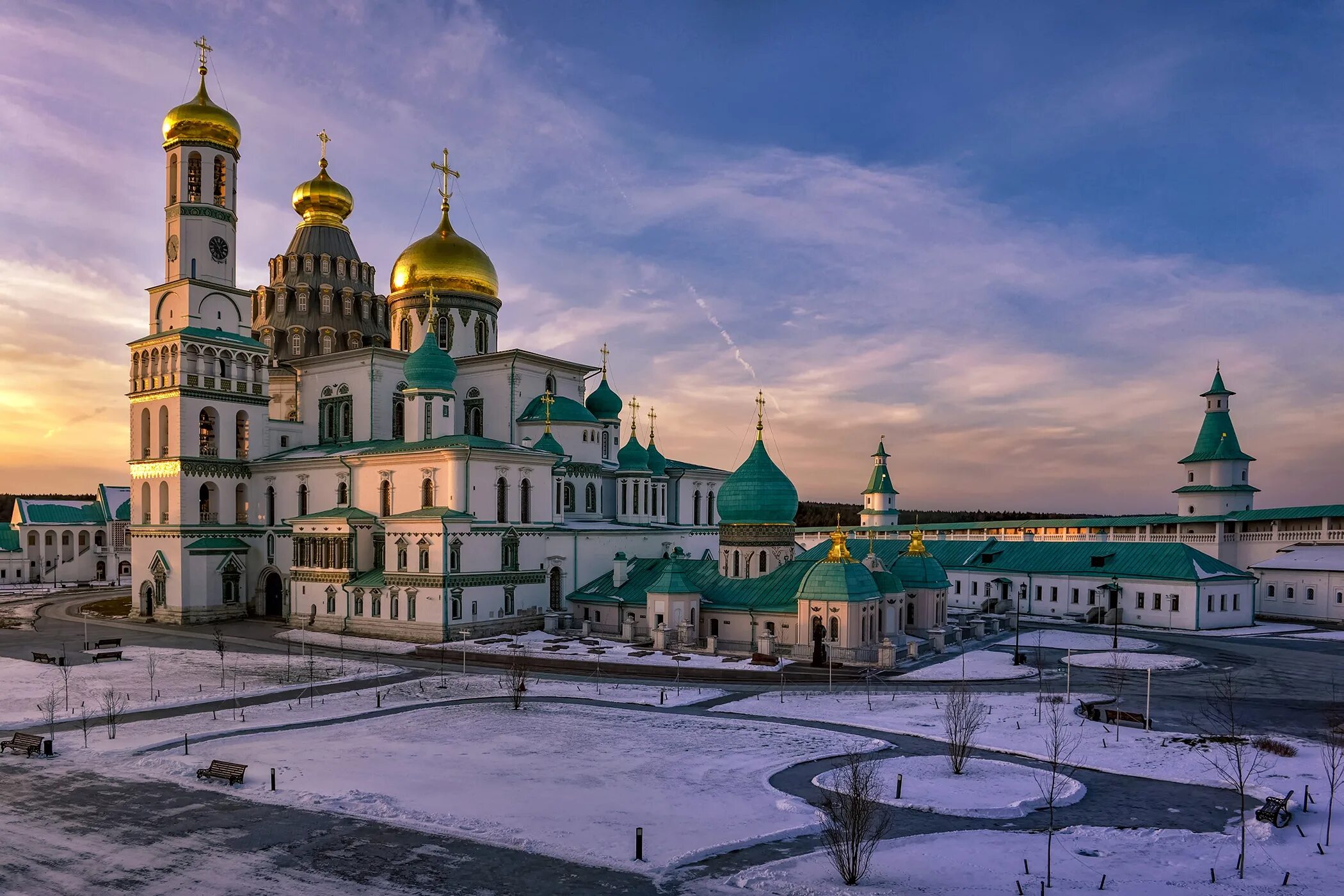 Воскресенский ново иерусалимский ставропигиальный монастырь. Новоиерусалимский монастырь в Истре. Мужской монастырь Истра Воскресенский Новоиерусалимский. Истра новый Иерусалим монастырь.