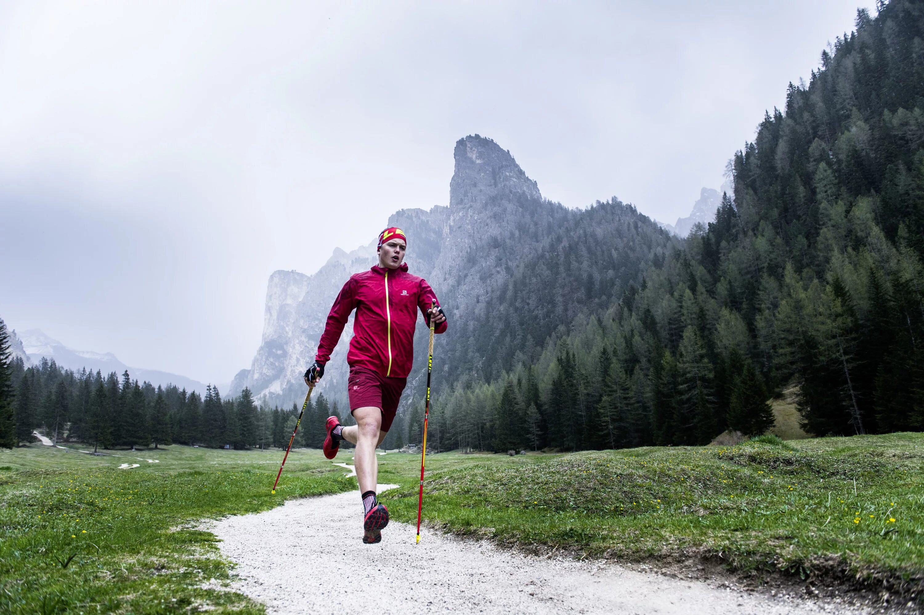 Walks sport. Нордик Волкинг. Бег Трейл. Трейлраннинг Норвегия. Скандинавская ходьба.