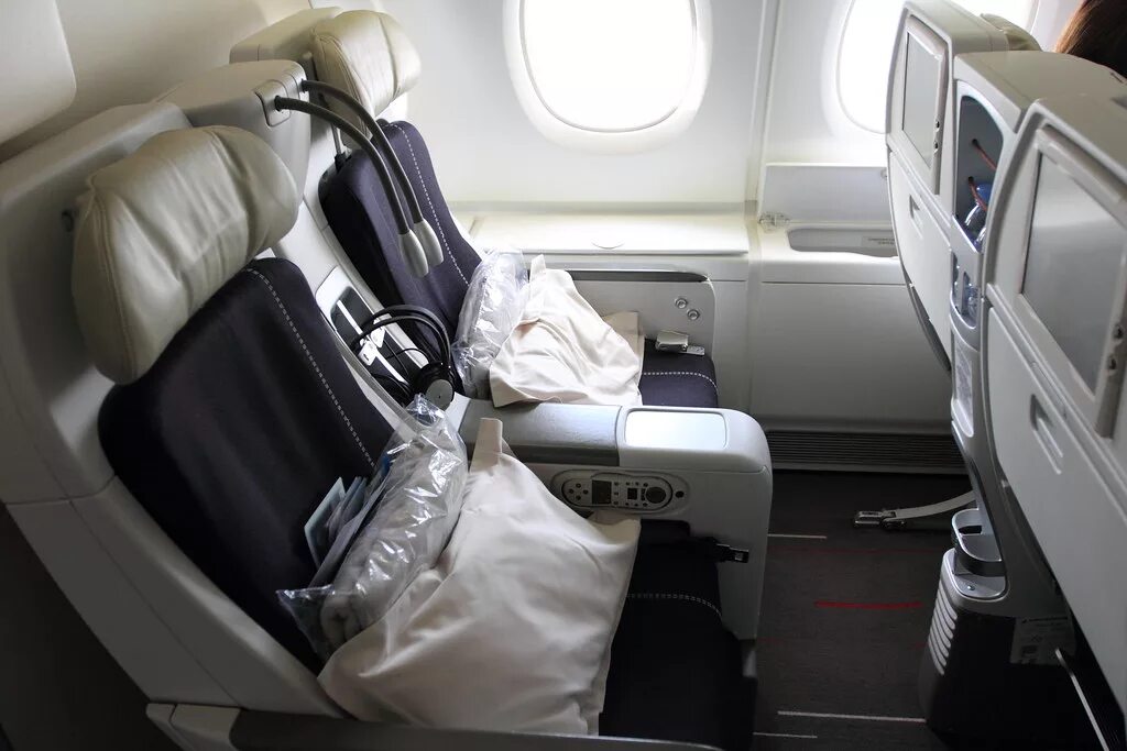 Boeing 787-9 air france. Economy air. Airbus a319 бизнес класс. Air france premium economy. Gulf air a320 econom class.