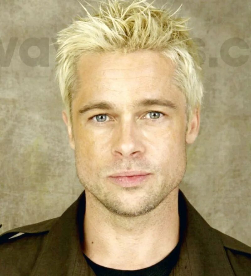 белые волосы у мужчин. актер с белыми волосами. лаки блю смит 17 лет. зак эфрон блондин 2019. актер с белыми волосами.