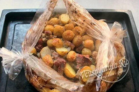 Картошка с мясом и грибами в рукаве