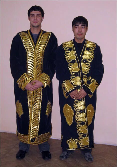 Дон узбекский. Бухарский чапан. Национальный чапан Узбекистан. Узбекский национальный костюм мужской чапан. Мужская Национальная таджикская Джома.
