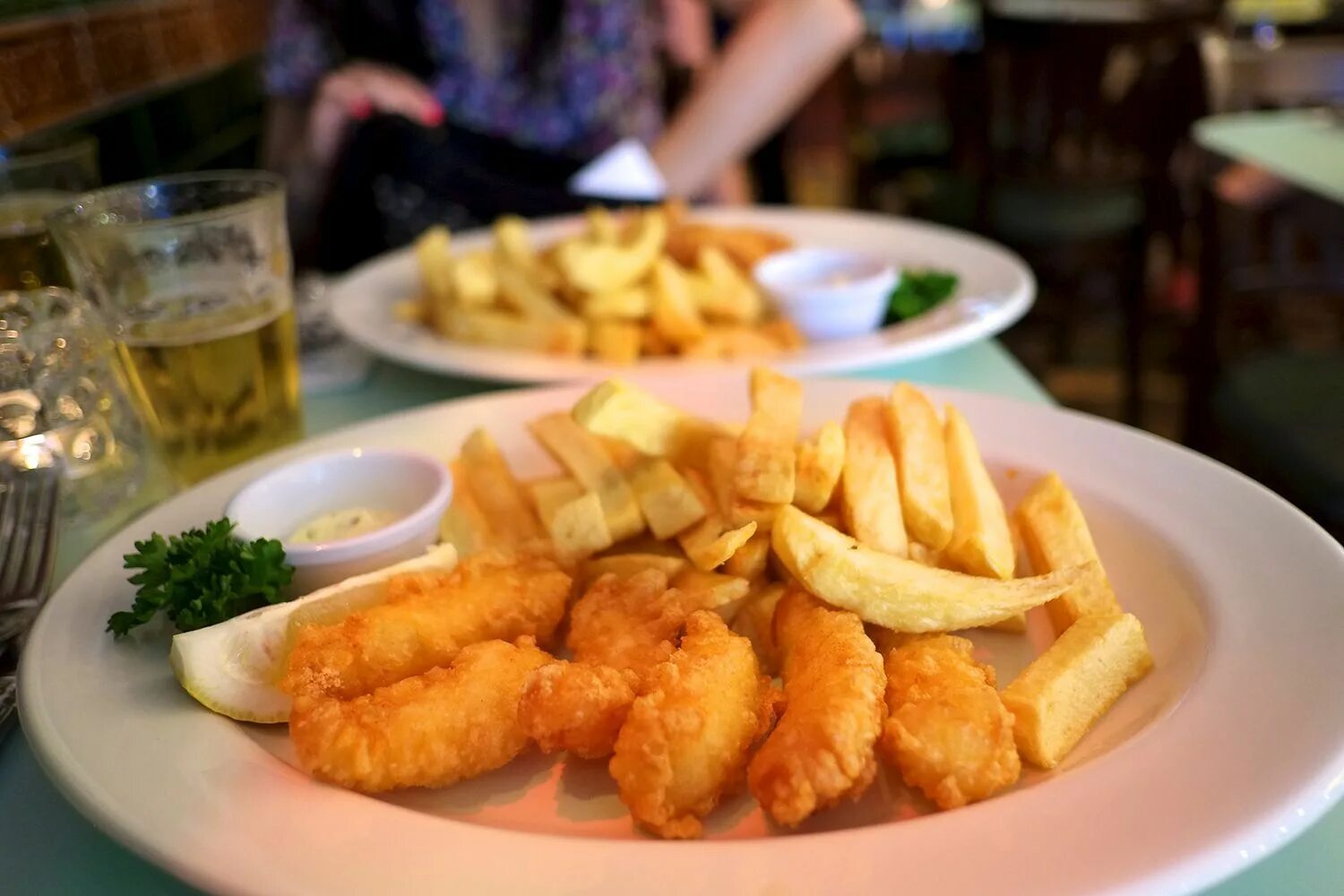 Великобритания Фиш энд чипс. Фиш энд чипс в Лондоне. Fish and Chips в Англии кафе. Новая Зеландия Фиш энд чипс. Рыба в британии