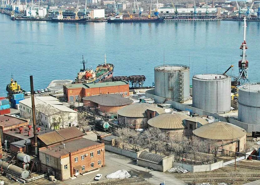 Топливная база. Нефтебаза ВМТП. Порт Владивосток нефтехранилище. Нефтебаза порта ВМТП. Нефтебаза Владивосток первая речка.