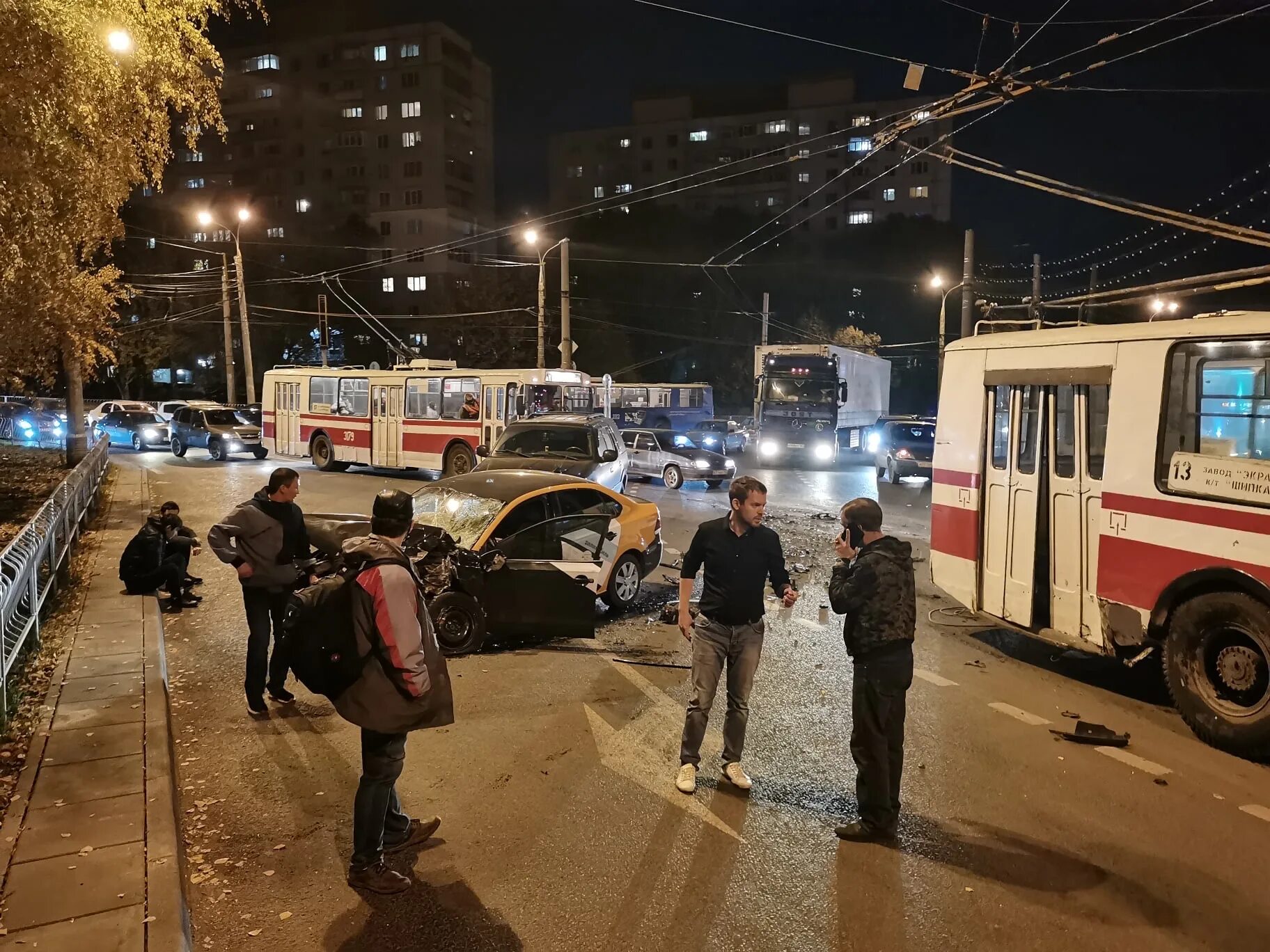 Самара ДТП Кирова каршеринг. Авария Делимобиль Самара. ДТП Самара вчера вечером. Авария в Самаре с каршерингом.