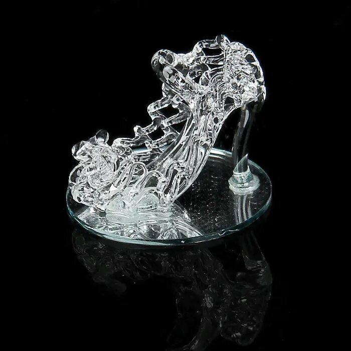 Рюмка сапожок. Стопки сапоги хрустальные. Хрусталь 90 годов. Хрустальная туфелька гусь хрустальный. Сапоги из эластичного хрусталя.