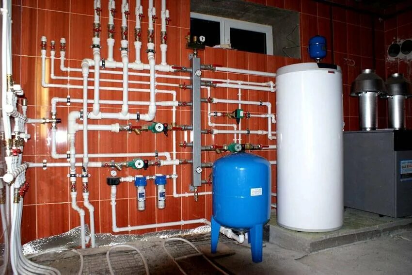 Монтаж водоснабжения. Водопровод в частном доме. Система отопления и водоснабжения. Котельная в частном доме.