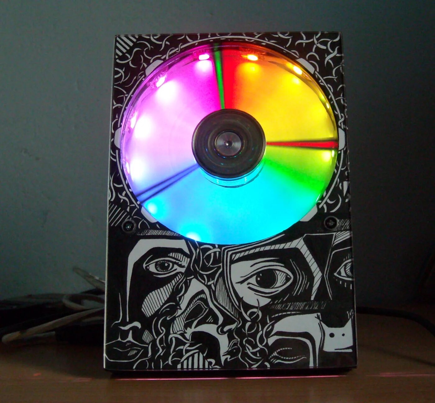 Самоделки из CD дисков. Компьютерные диски в интерьере. Светильник из дисков. Светильник из компакт дисков.