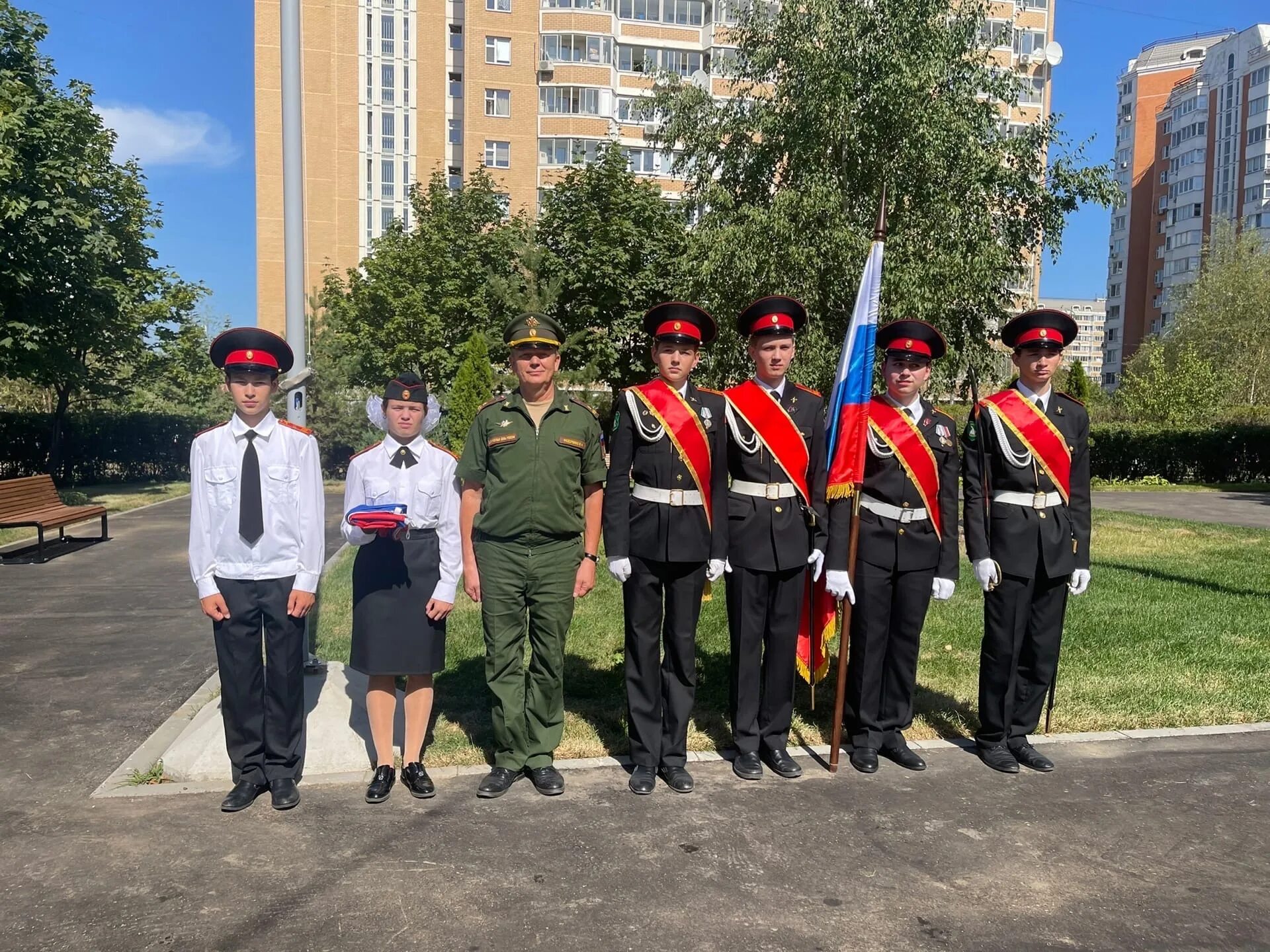 Кадетский 1 класс. Кадетская школа. Ейский казачий кадетский корпус. 1 Сентября кадеты.