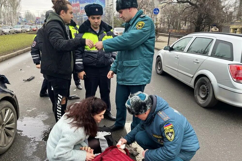 Центр помощи при дтп. Оказание помощи очевидцами. мчс днр работает с пострадавшими.