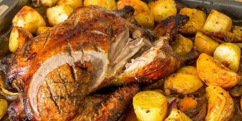 Утка сочная и мягкая с картошкой