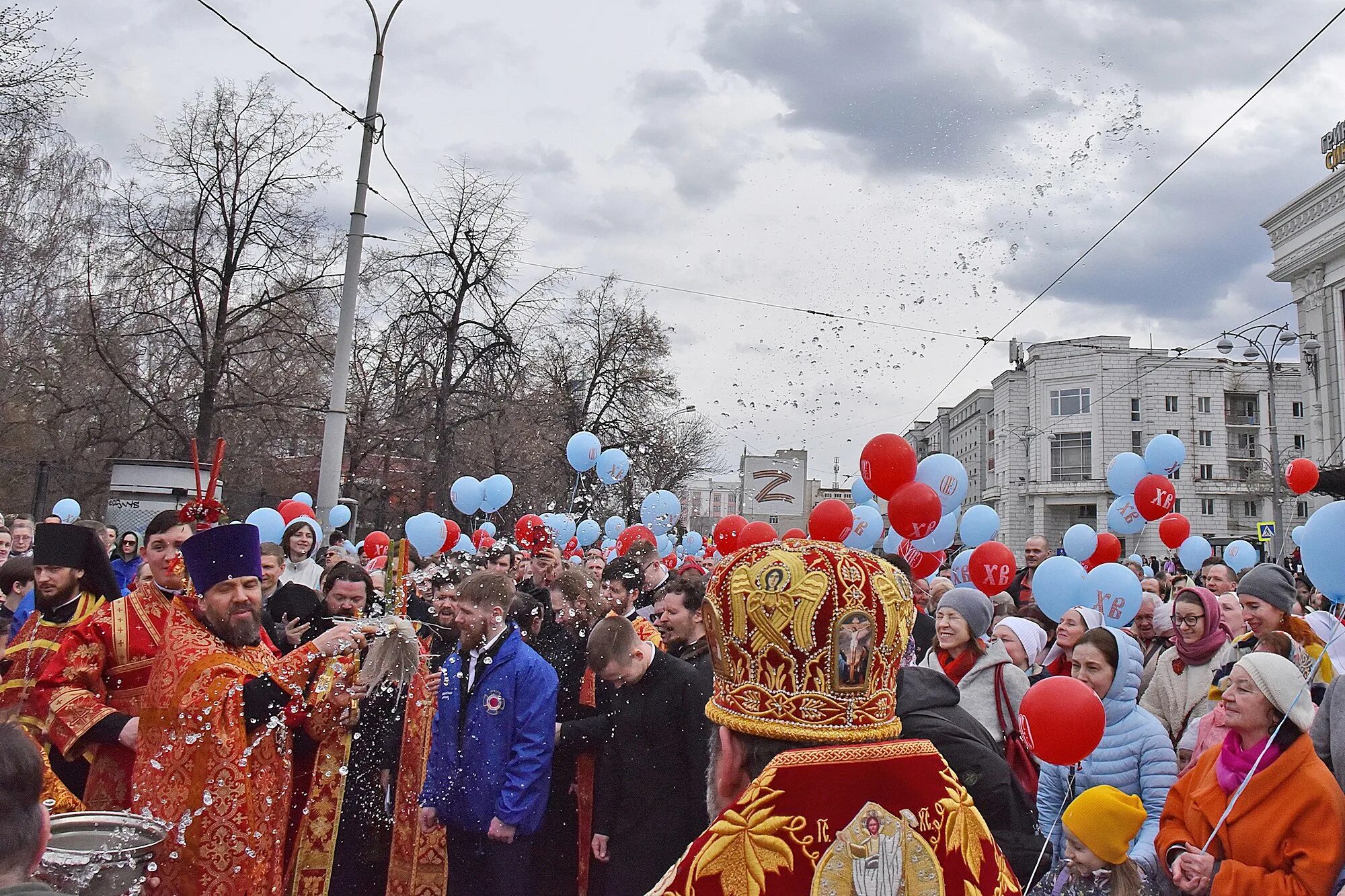 Крестный ход в белгороде апрель 2024. Крестный ход в Екатеринбурге 2022. Крестный ход Екатеринбург 2023. Лесосибирск Пасха крестный ход. Крестный ход на Пасху в Мичуринске 2023.