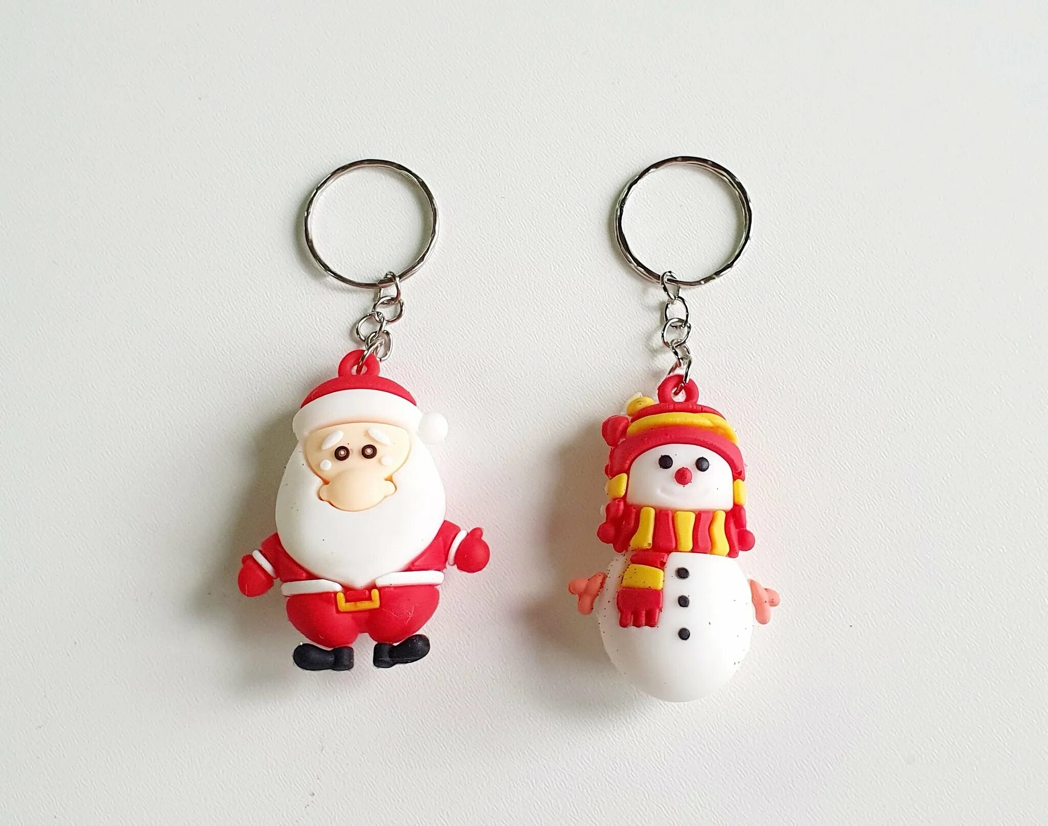 Как сделать новогодний брелок. Необычные брелки. Брелок к новому году. Как сделать новогодний брелок. Брелки крючком.