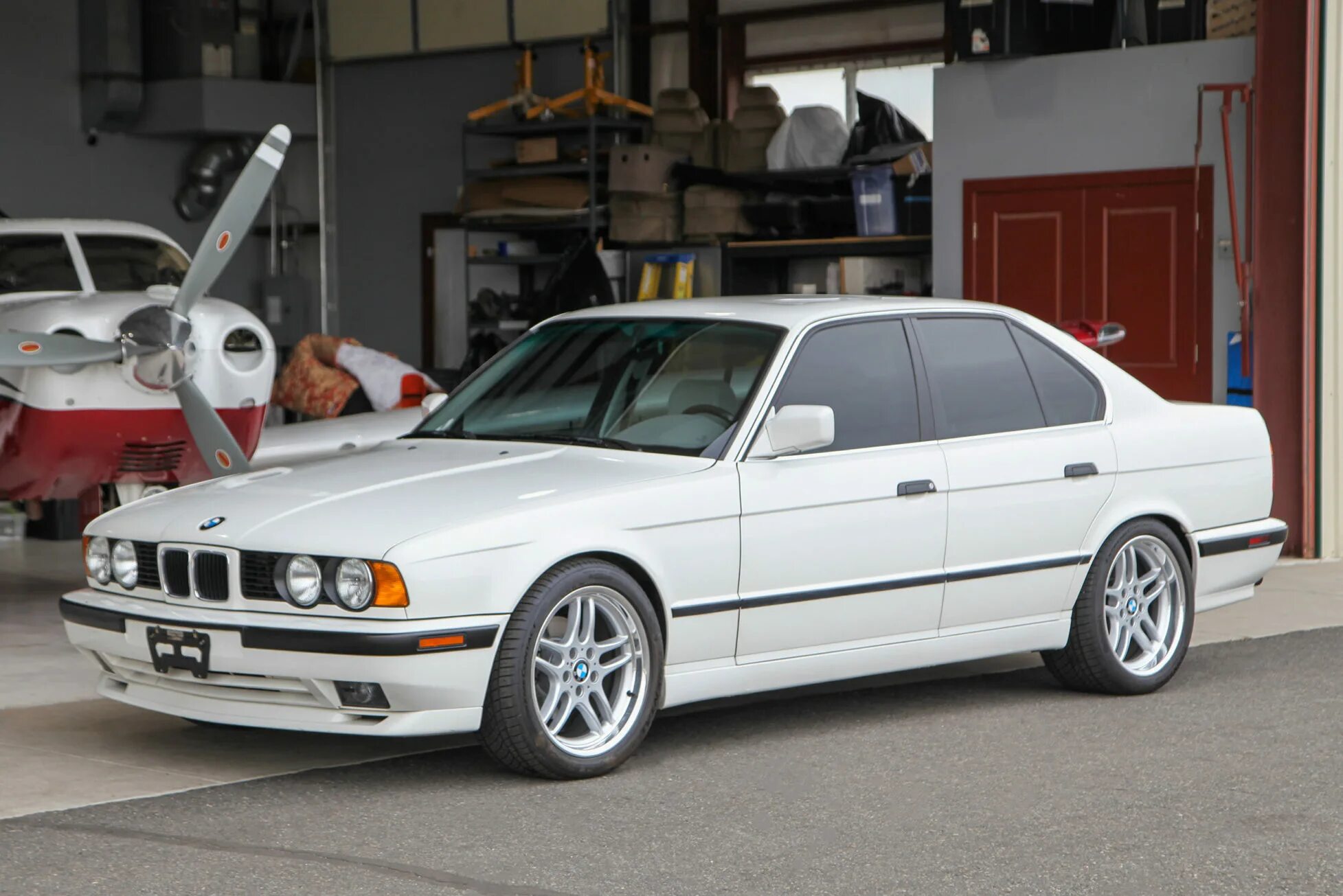 BMW 525i. BMW e34 525i. БМВ 525 е34. Машина БМВ 525. Бмв 525 i