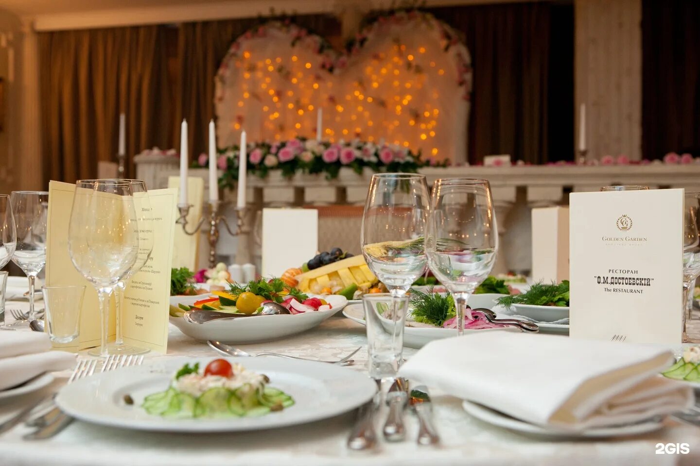 Ресторан астория питер. Новый год забронировать столик санкт петербург. Новогодний ужин в отеле. Новый год забронировать столик санкт петербург. Трапезная елка рождественская.