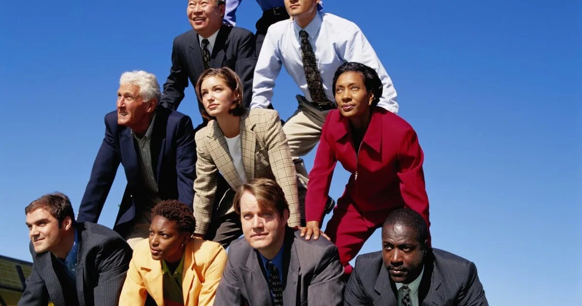 компания людей из 10 человек. организация 10 человек. группа людей. группа людей 10 человек. команда из 5 человек.